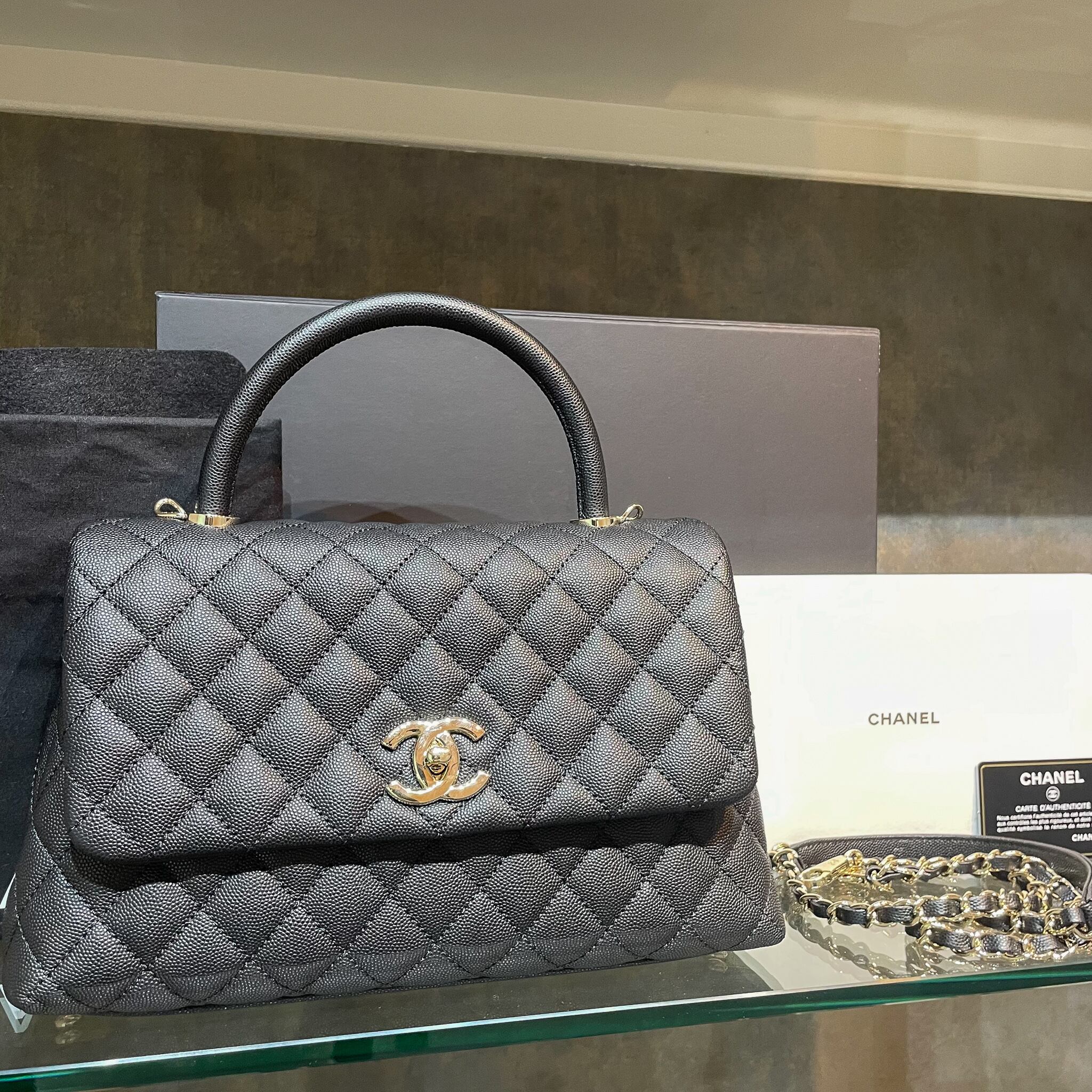 未使用品 シャネル ココハンドル キャビアスキン 30番台 | Ante  