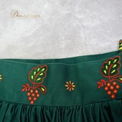 フォークダンス 衣装 スカート グリーン系 刺繍 チロリアン チロルスカート カントリー 緑 赤 黄 鳥 花 花柄 かわいい 落ち着いた色 ダンス衣装 イベント 練習 レッスン 華やか レッド系 イエロー系 オレンジ系