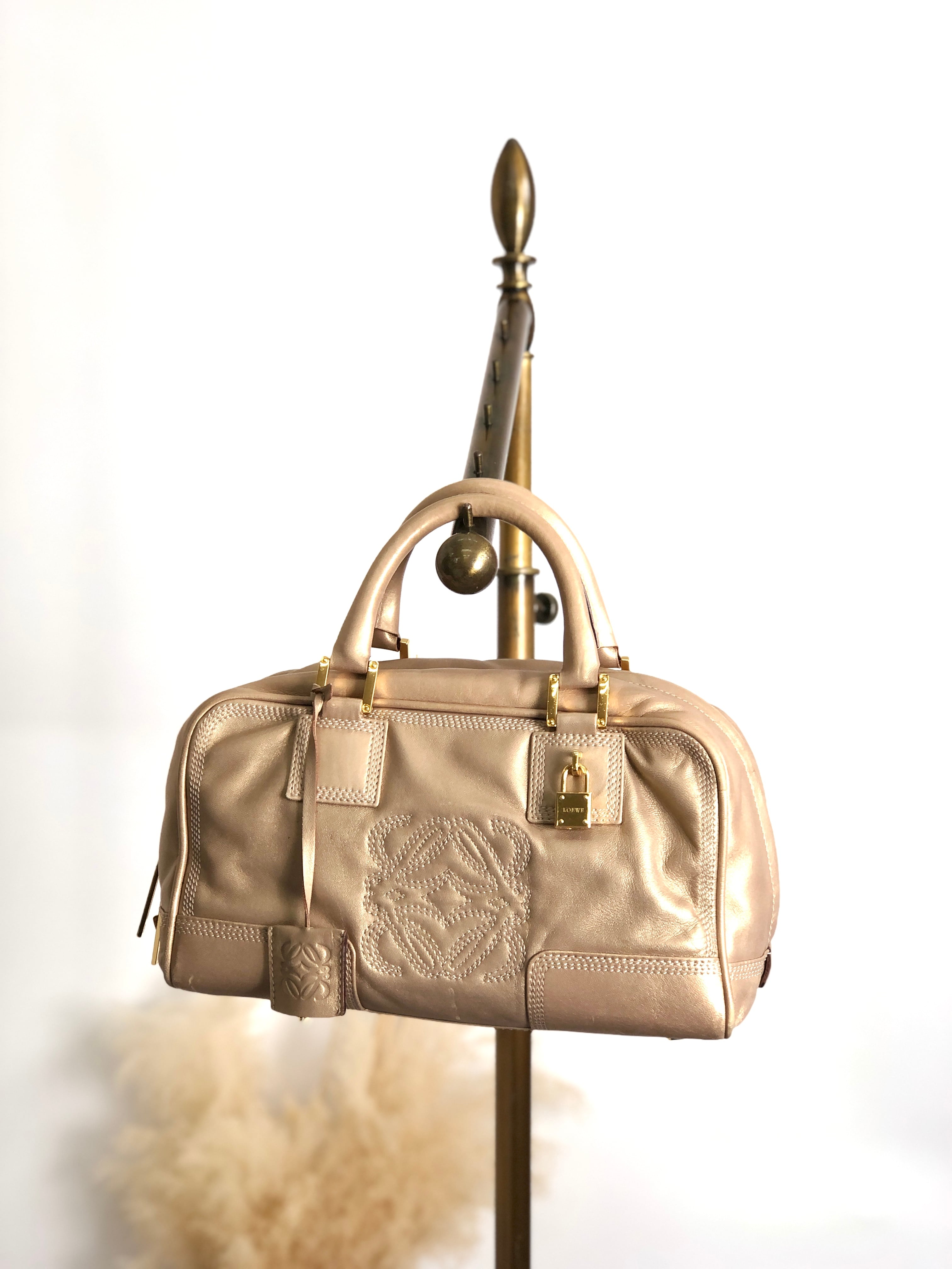 LOEWE ロエベアマソナ36ミニボストン　ハンドバッグ　ゴールド金具　ステッチ LOEWE(ロエベ) AMAZONA36 Gold Mesh Bag アマソナ 36 ゴールド