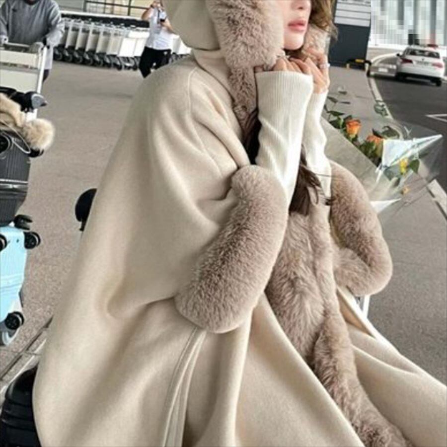 送料無料】 ケープコート ショート丈 フード付き 無地 ファー