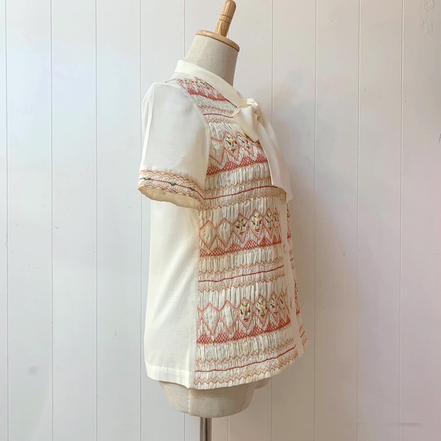 flower smocking big ribbon china blouse