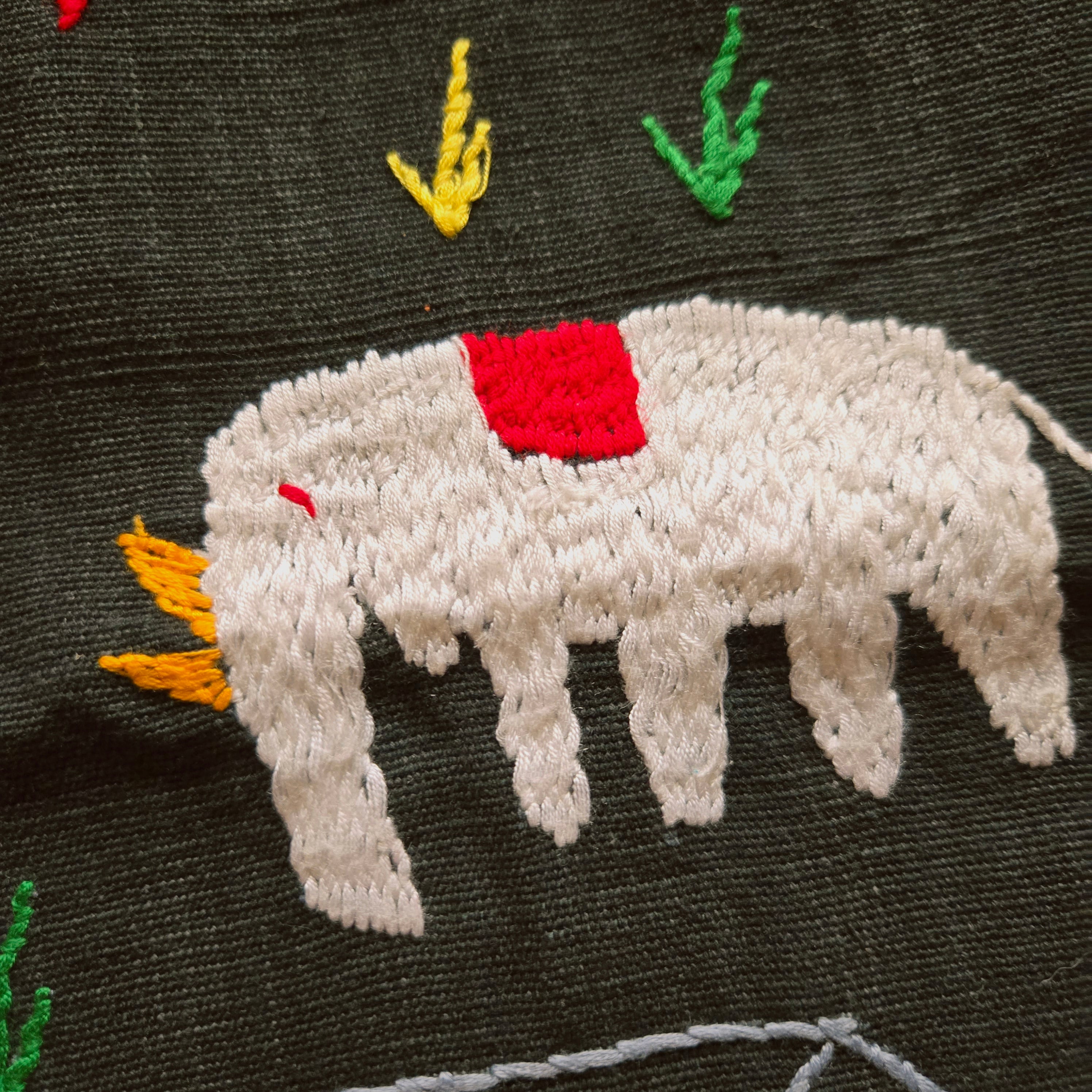 ミャンマー ナガ族手刺繍クッションカバー | gururi