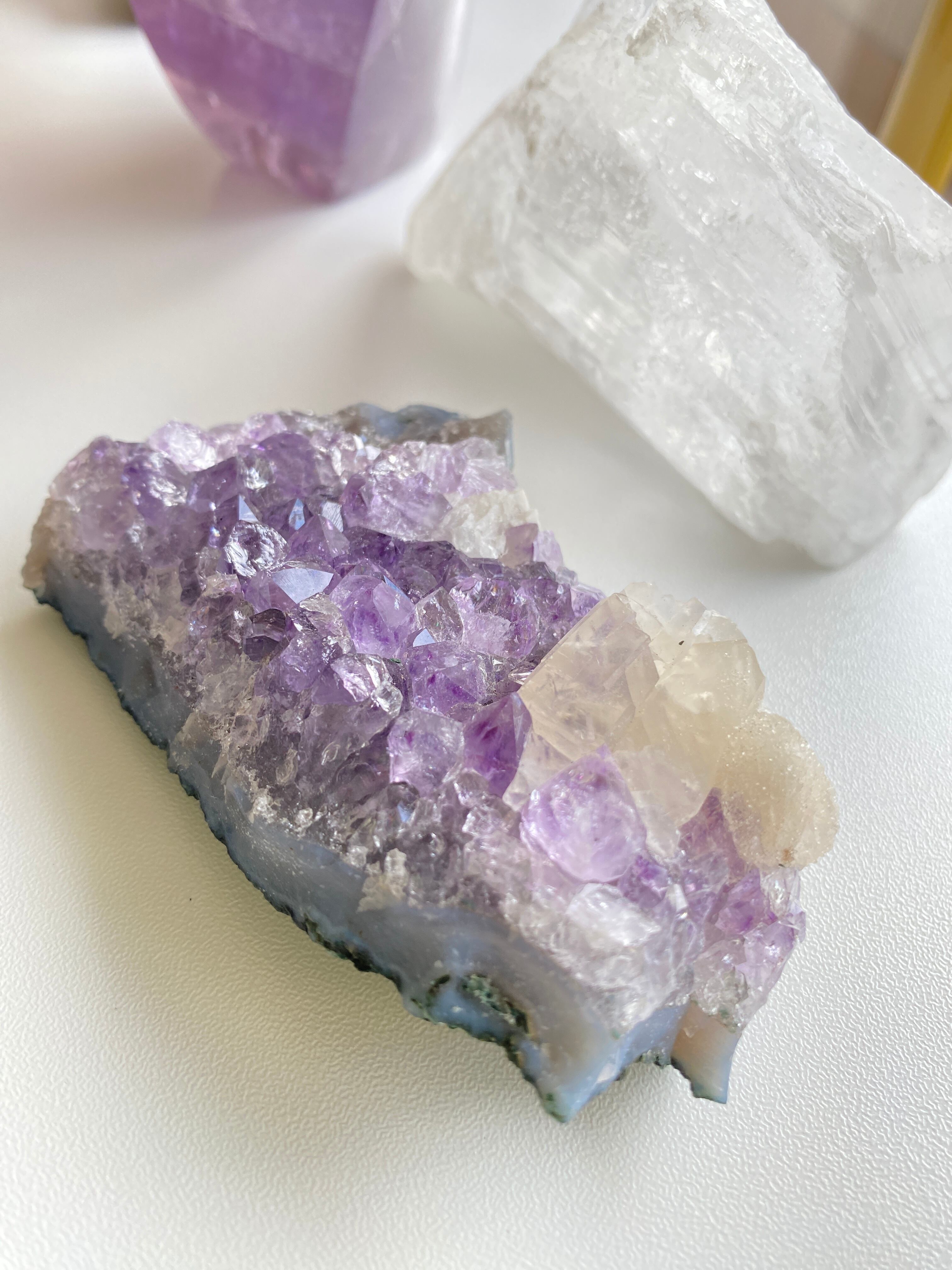 071111 ホワイトセージ＋アメジスト原石＋セレナイト原石 アメジストクラスター③セレナイト付 | 天然石ショップSpiria