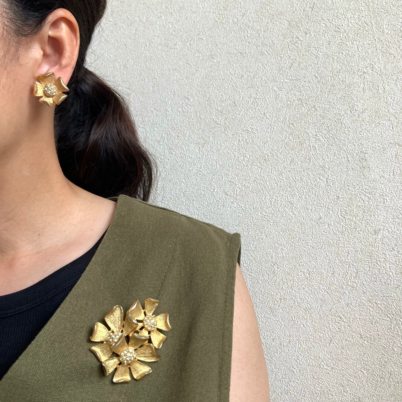 gold & rhinestone flower brooch[b-465] ヴィンテージブローチ | LEO