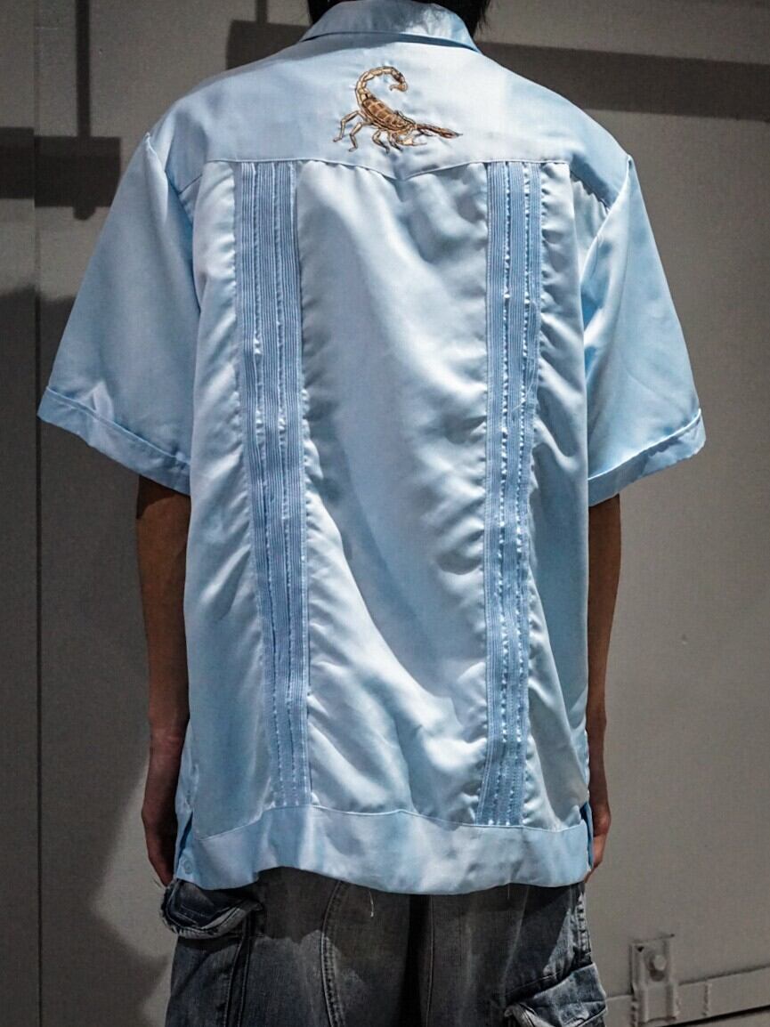 add (C) vintage】Scorpion Embroidery Beautiful Satin Cuba Shirt