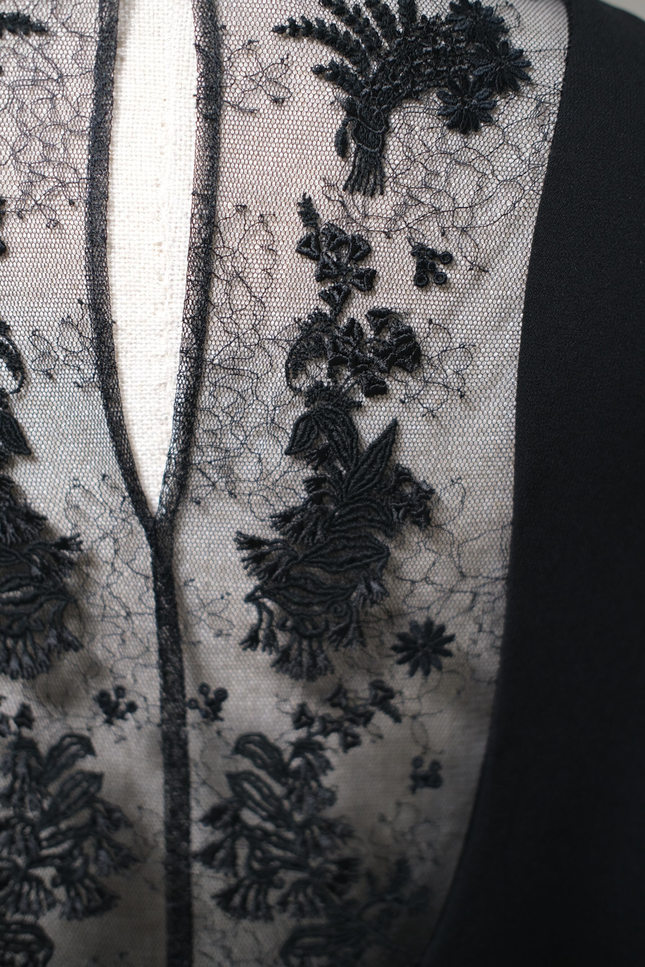 【新品】　Emboridered Lace Back Dress 3サイズ】Back Satin Crepe Georgette Emboridered Lace Back Dress