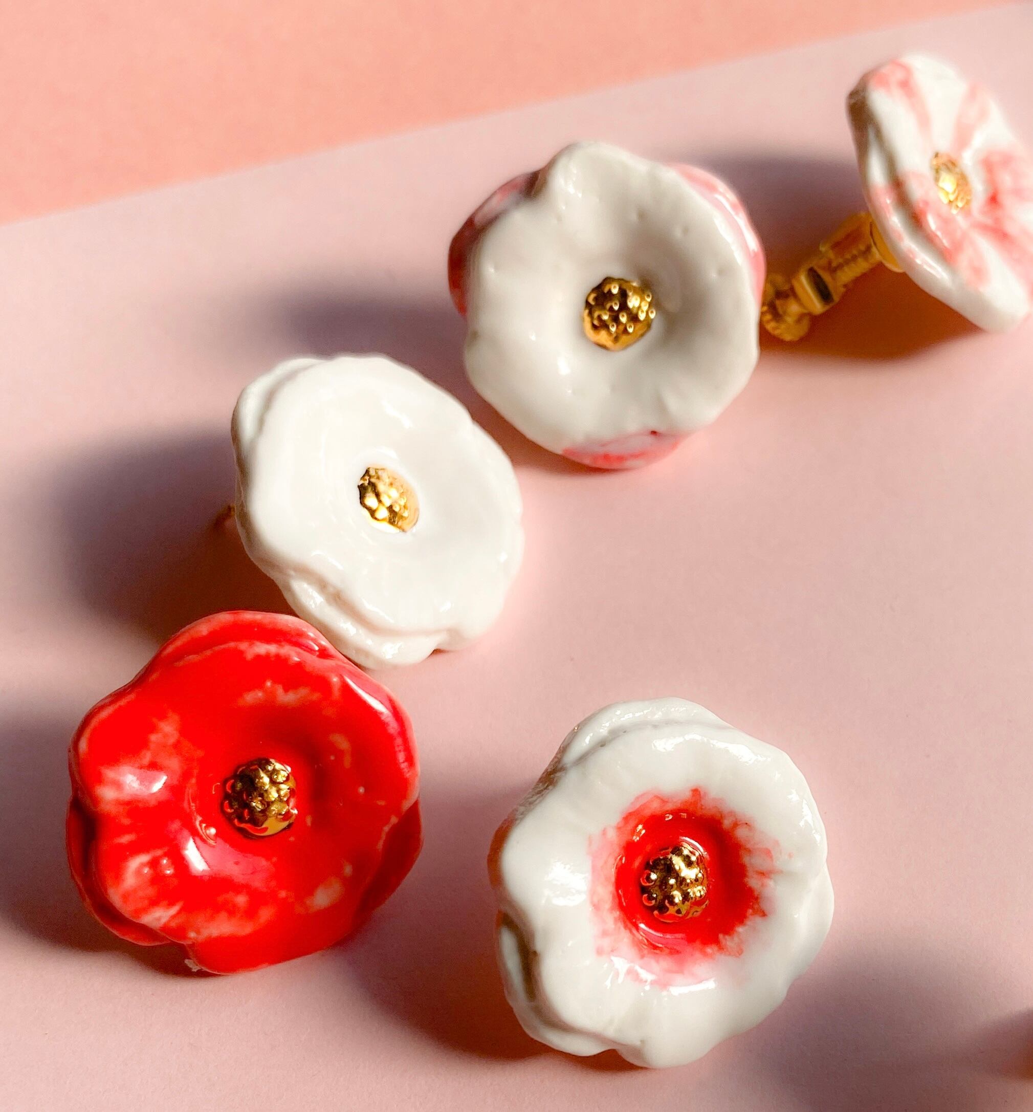 ネクタイピン 椿 / Tsubaki ②｜陶磁器 アクセサリー湘南 ギフト