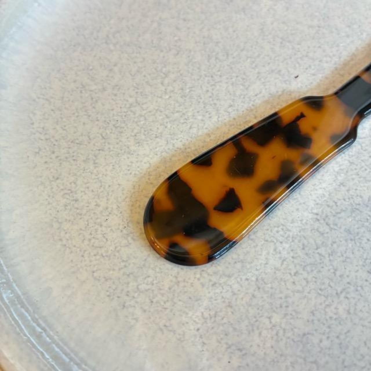TOPANGA Kitchen Colorful Retro Butter Knife　5types　カラフルレトロバターナイフ　全5色　ホワイト　ラベンダー　ピンク　べっ甲　ブルー　メール便