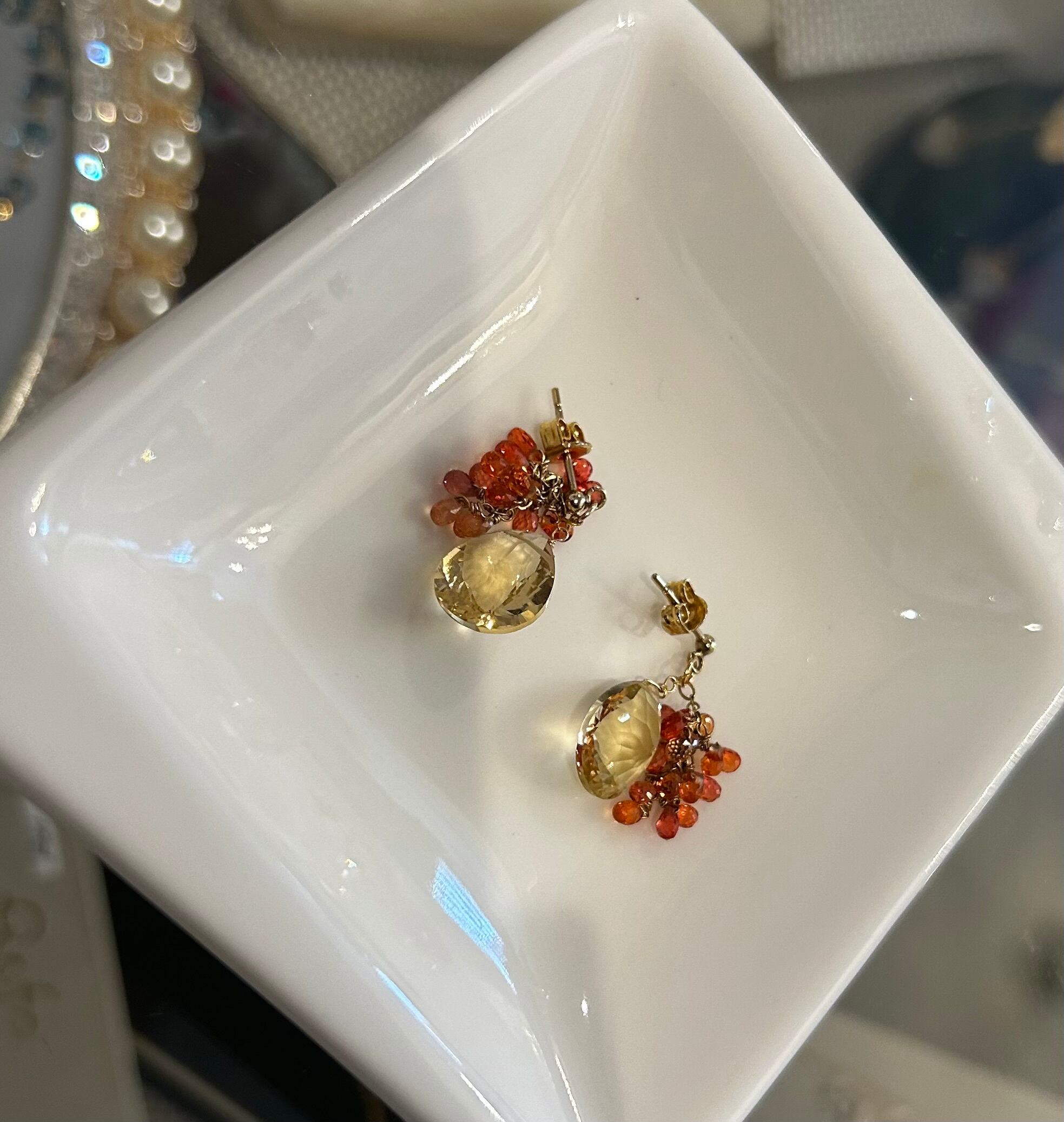 ハニーフラット 宝石質！14kgf水晶ロゼットコンケーブカットピアス 14kgf】ロゼットファセットカットのハニークォーツとサファイア