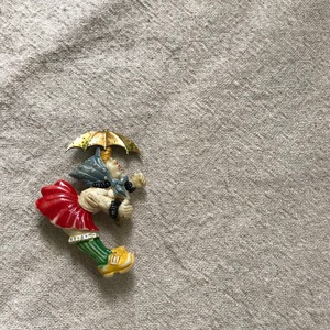 傘ガールブローチ