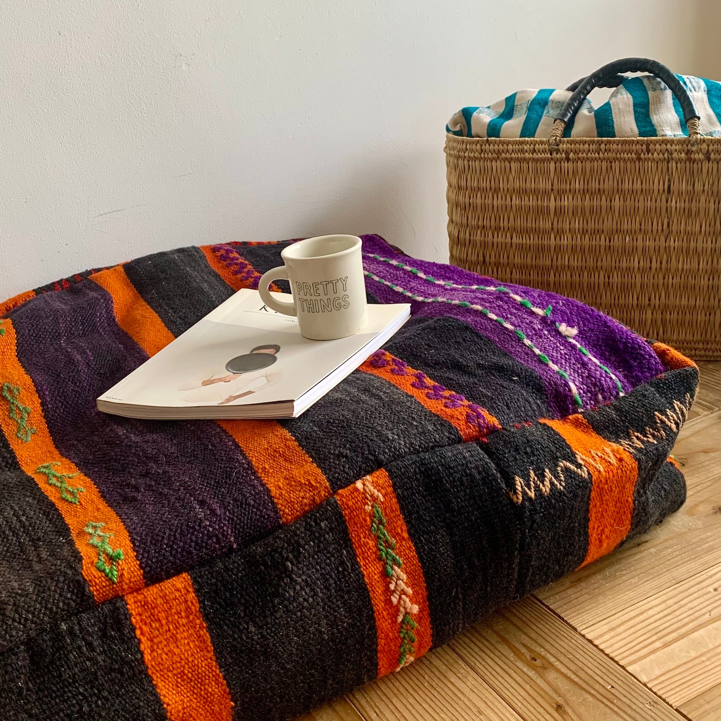 モロッコのオールドキリムをリメイクしたダブルサイズのプフ