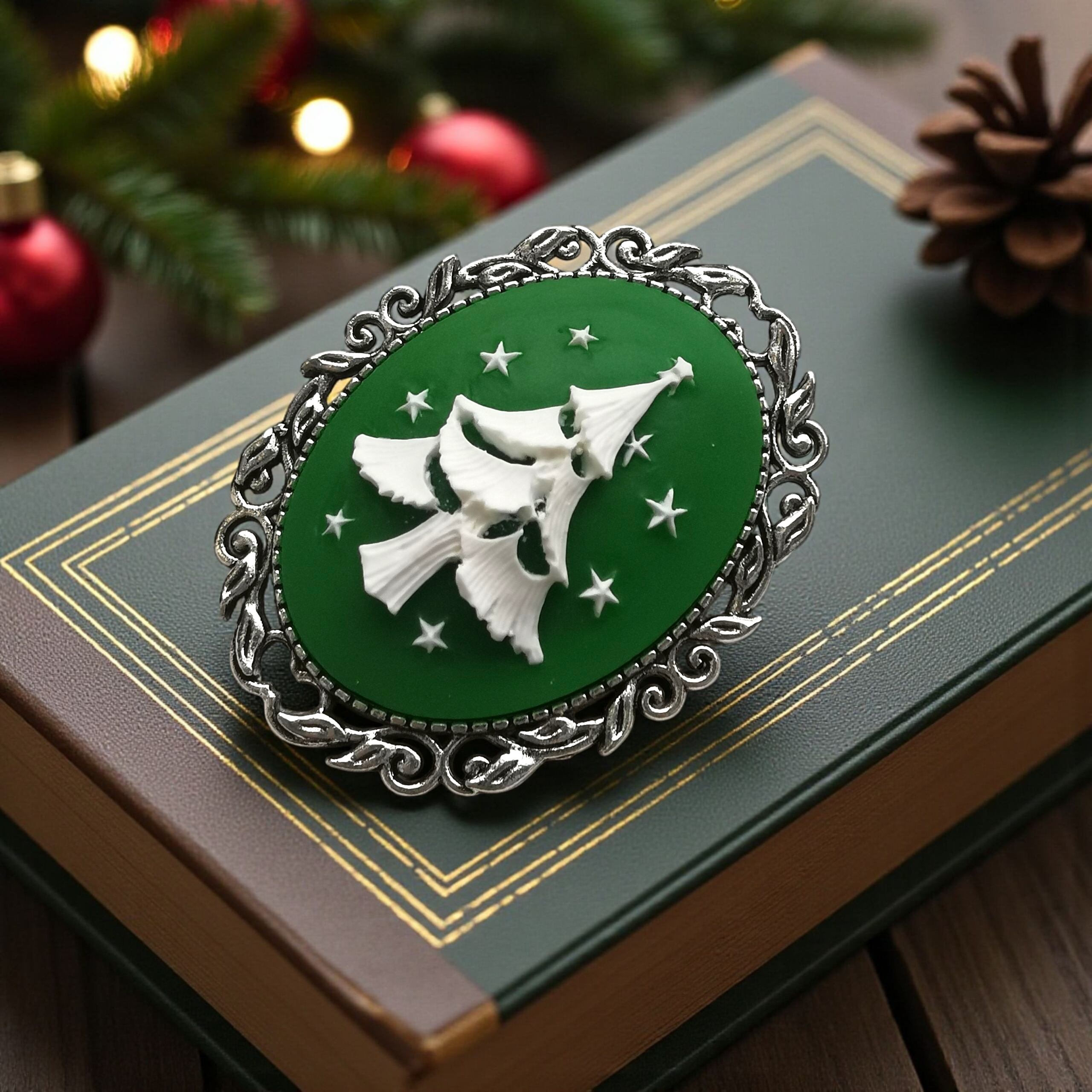 Cameo Brooch #102 カメオ ブローチ クリスマスツリー 緑 | Side*Forest