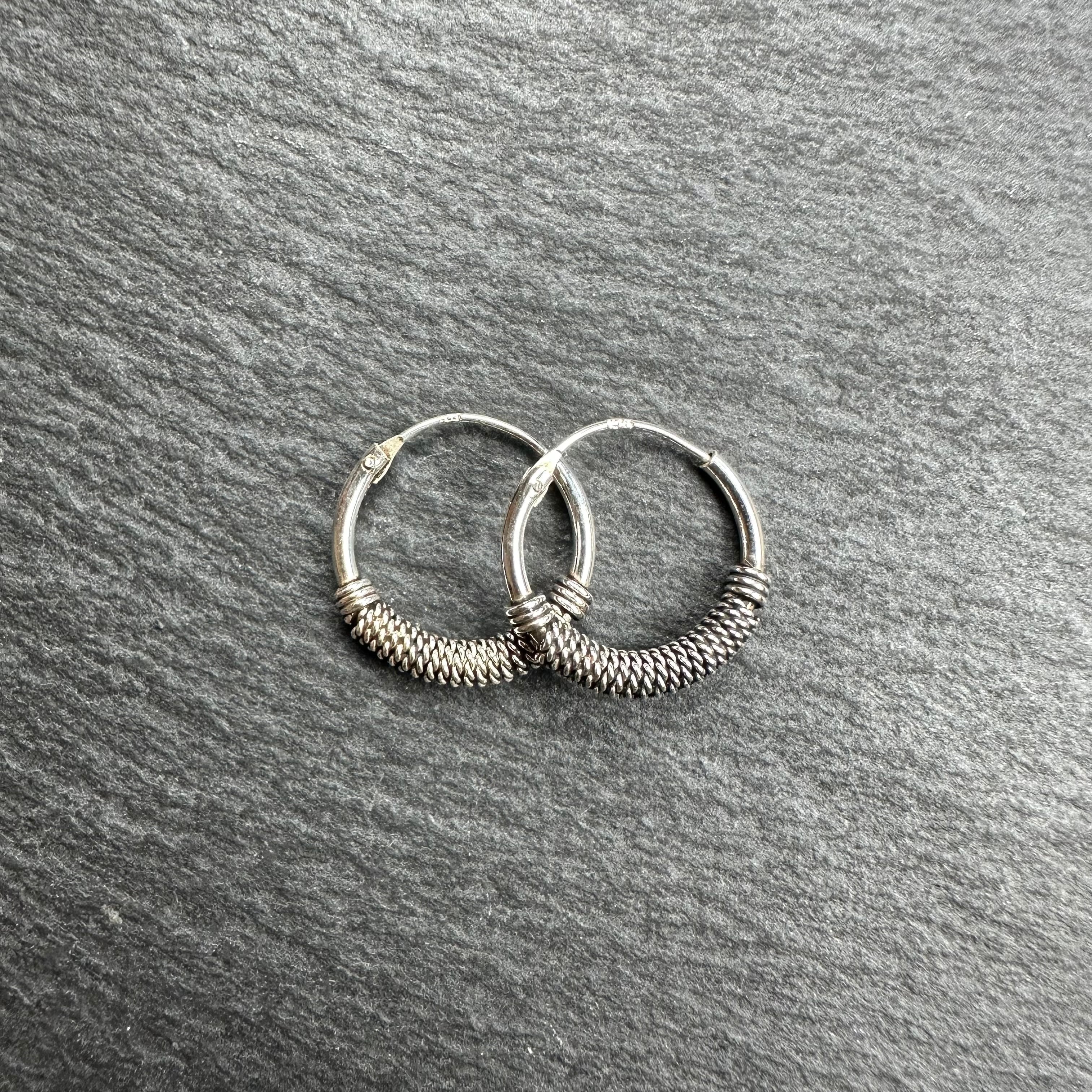 シルバー925 silver ポイントデザインフープピアス/軽研磨仕上げ/両耳 シルバー925 silver ツイストデザインフープピアス/軽研磨仕上げ/両耳