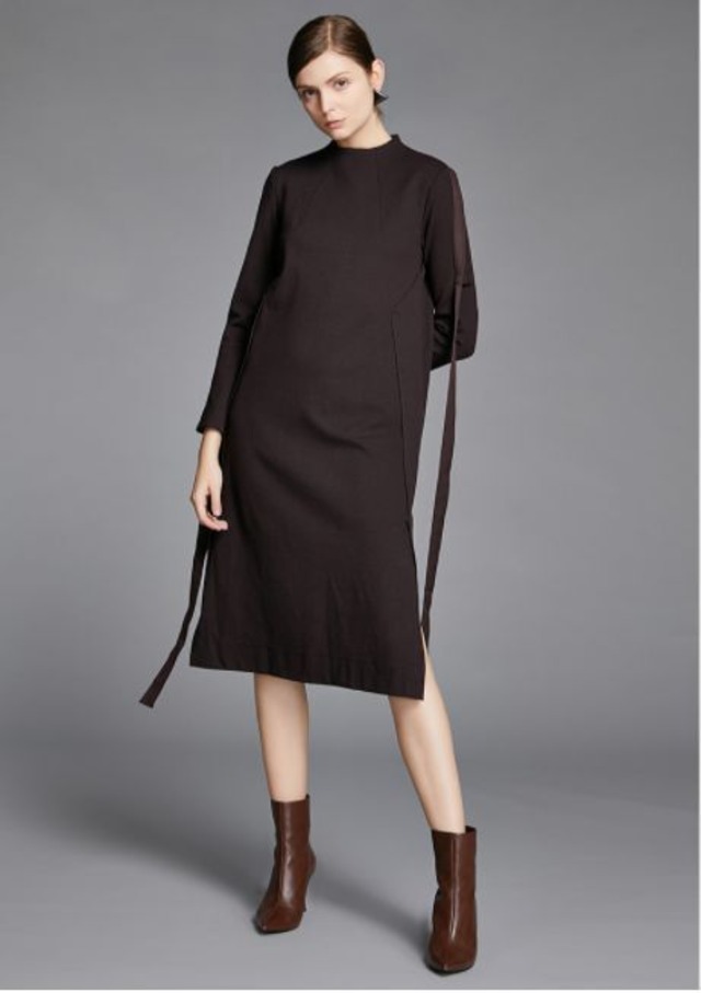 ブラック　ハイネック　スリーブデザイン　ミディ丈 ipd0320 