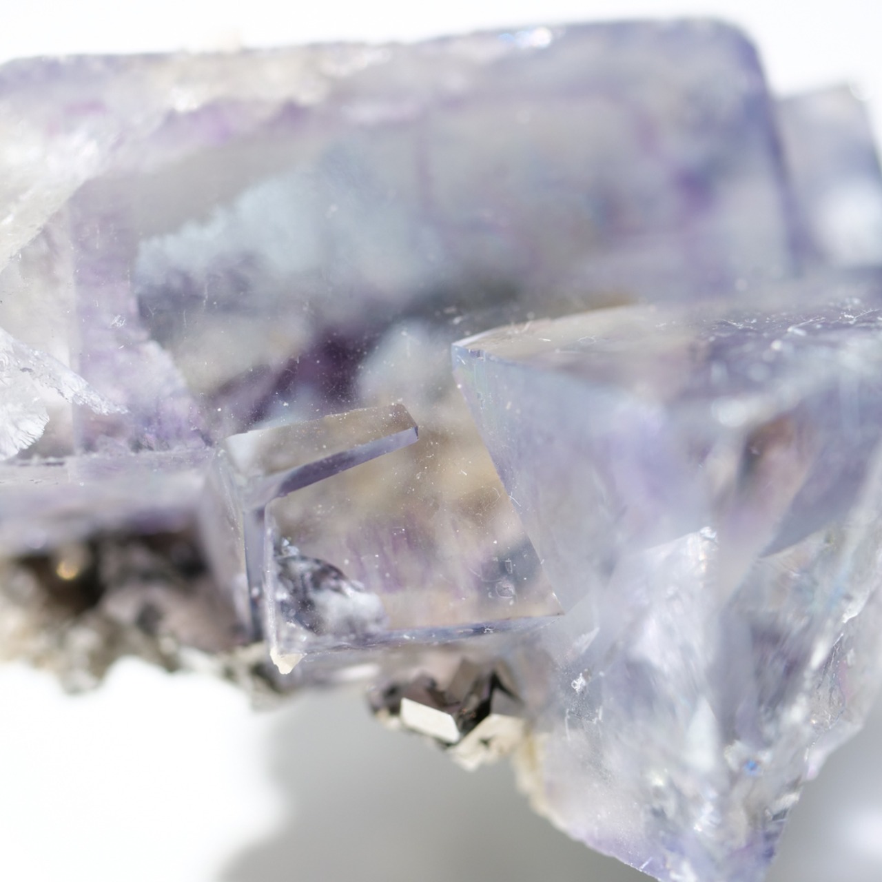 ヤオガンシャン産 フローライト 共生 / 原石 標本【A_4】