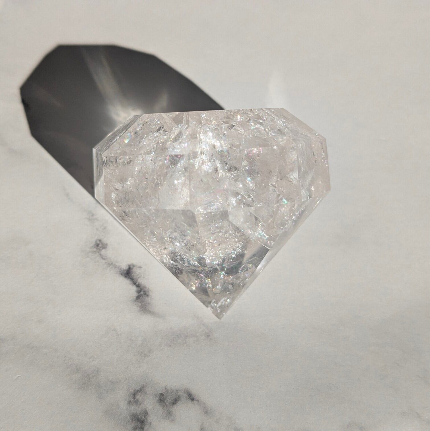 天然石✨️水晶 ダイヤモンド型✨️虹キラキラ 台座付き 【公式通販】