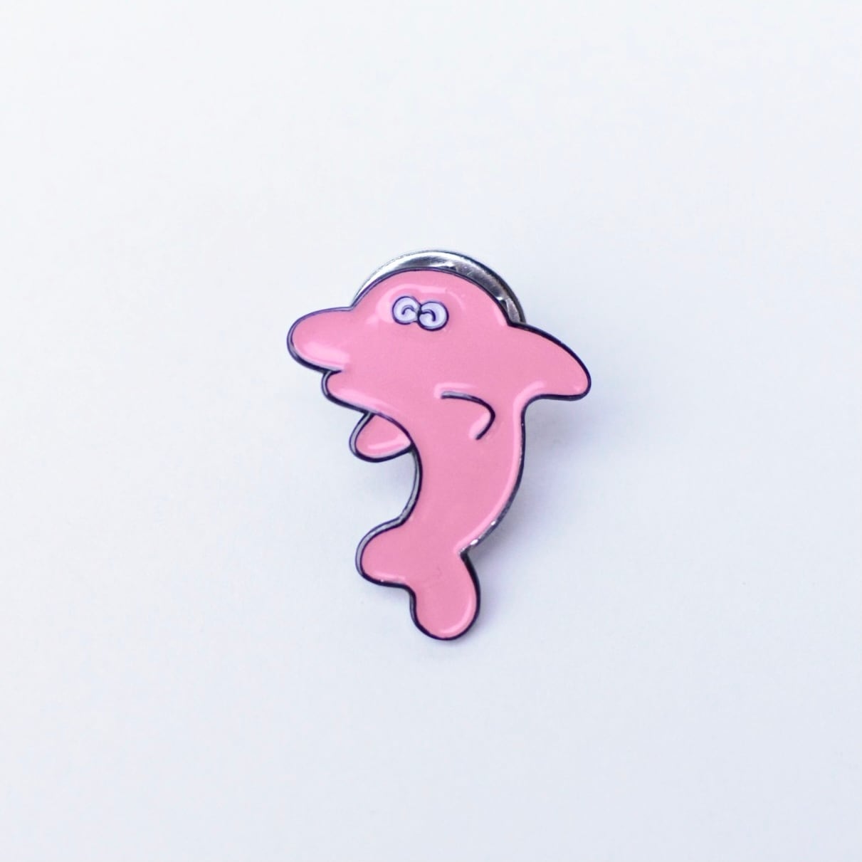 幸福を呼ぶピンクイルカのピンバッチ | 幸福館