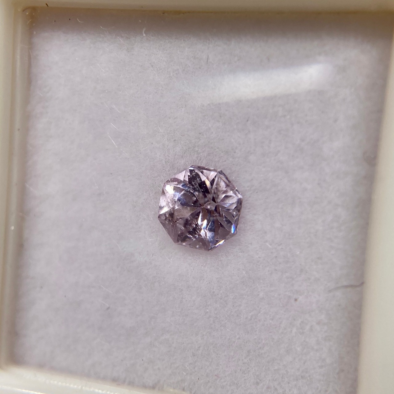 お花みたいなスピネル 訳あり 約5.1mm 28