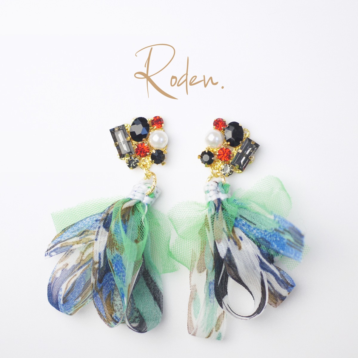 ビジュー シフォンリボン エメラルドグリーン イヤリング | Roden