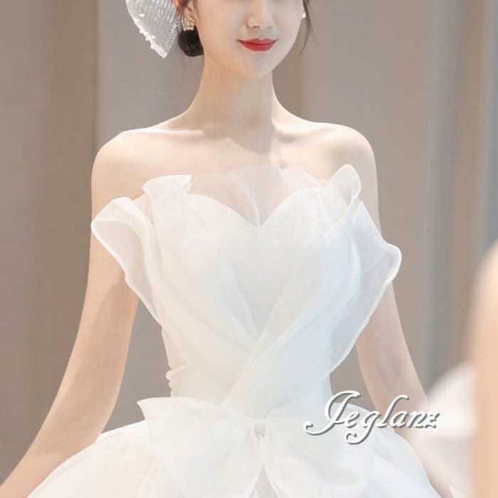 優雅 ウエディングドレス ベアトップ ボリュームチュール リボン ♪(MA261)ο