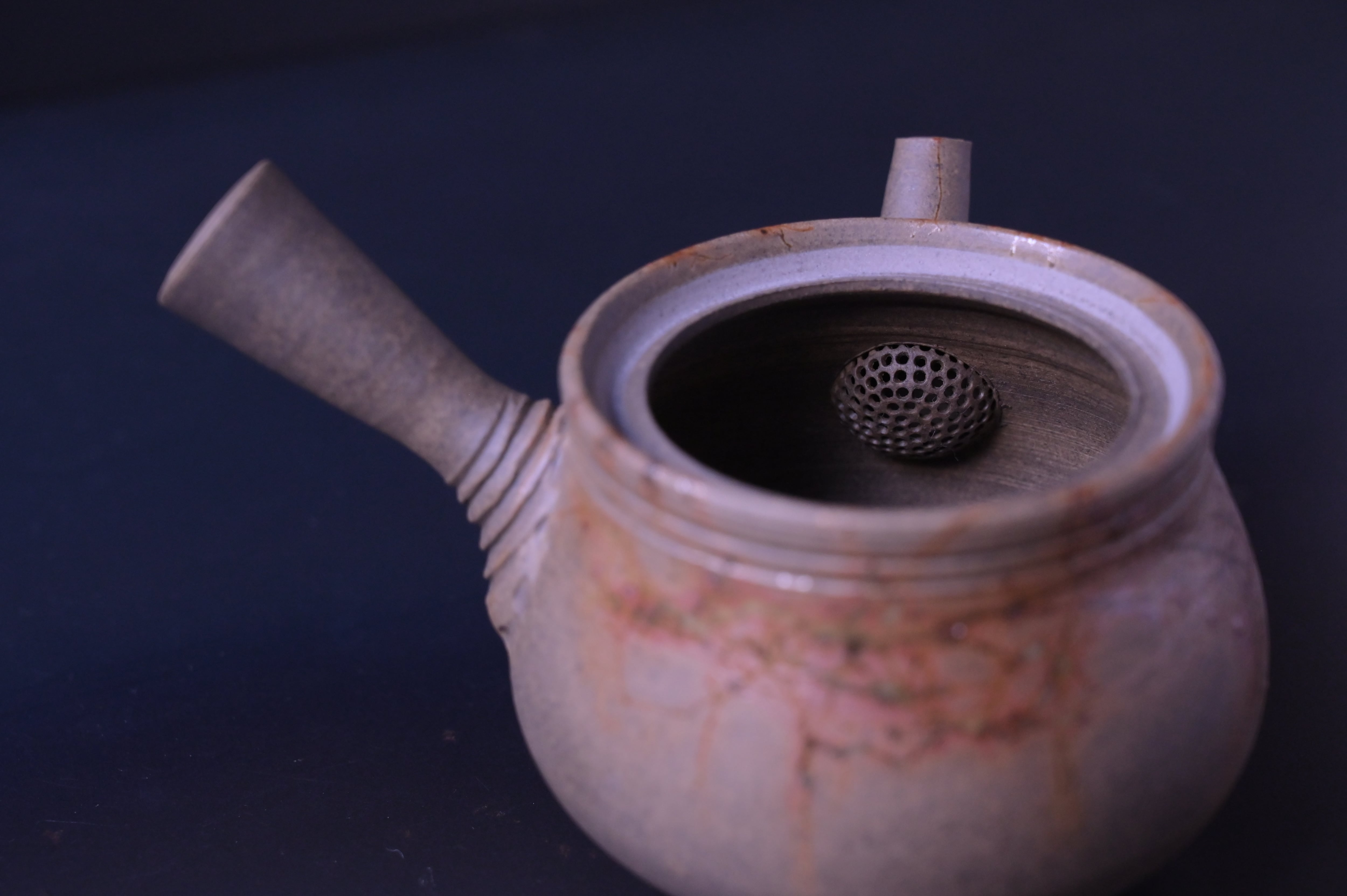 谷川仁 炭化藻がけ茶注 D | 鎌倉倶楽部 茶寮