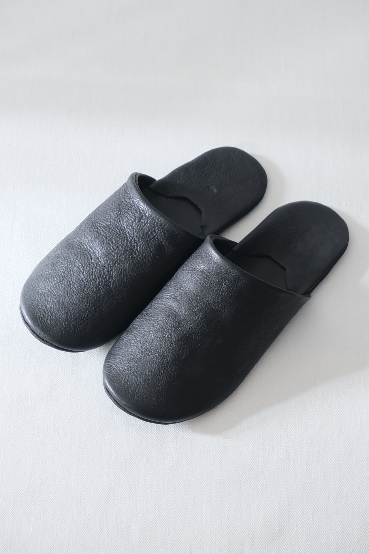 FUJITO Leather Slippers Black