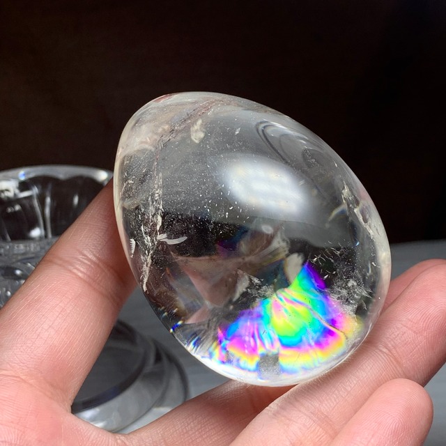 5.虹たま☆透明度高く大きい水晶たまご・可愛い台座付き
