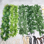 フラダンス 小物 まとめ売り 80点以上 セット フラワーレイ シェルレイ レイ ククイ クウペエ レイポー レイポオ 頭飾り 髪飾り ウィッグ 花 パウケース バッグ 小道具 タヒチアン ネックレス ホワイト系 ピンク系 レッド系 イエロー系 ブラック系