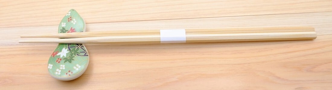 吉野[廣箸産]桧六角箸26cm 白帯巻き 1000膳 | 安間製箸