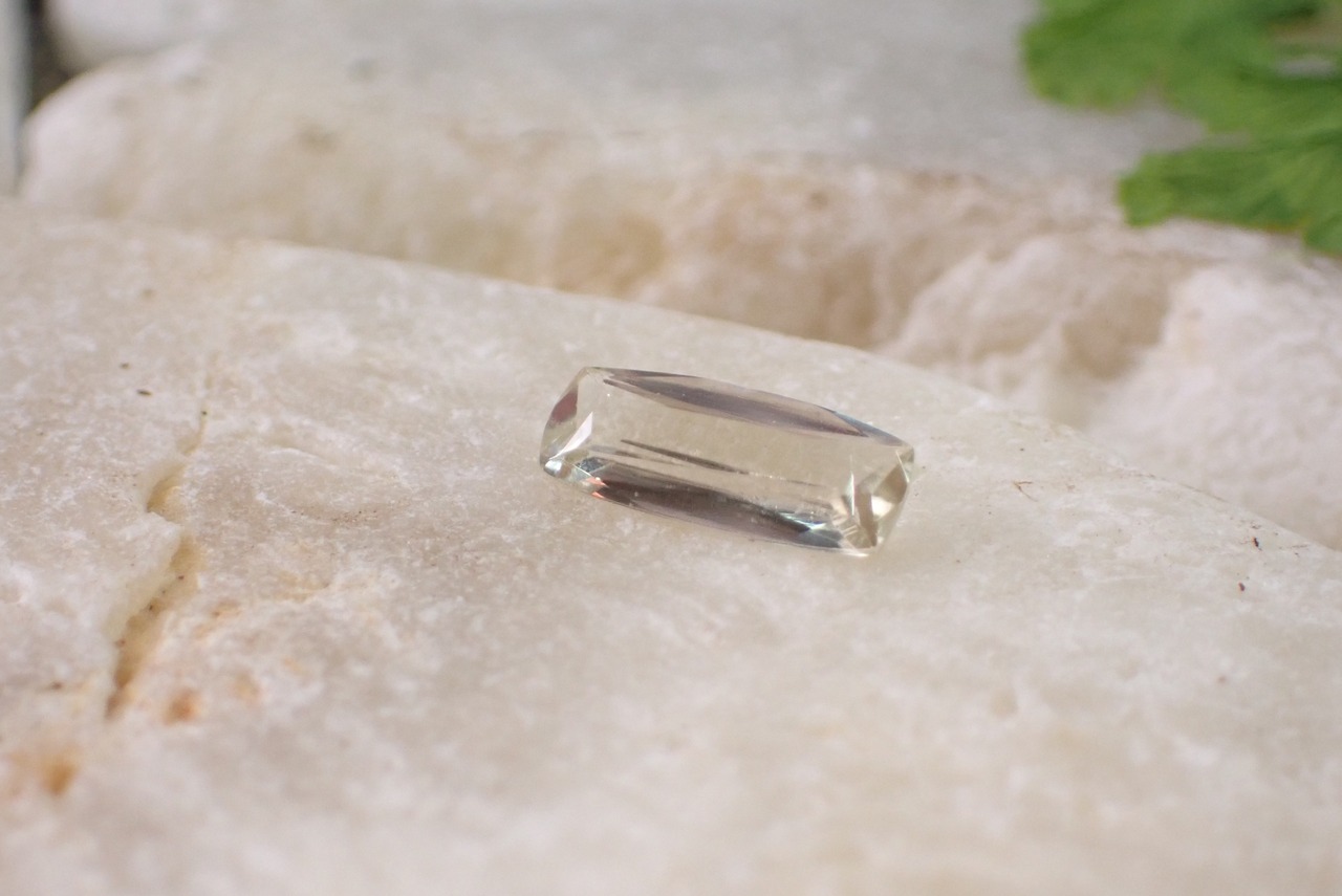 トルコ産カラーチェンジダイアスポア　0.74ct　[C11-182]