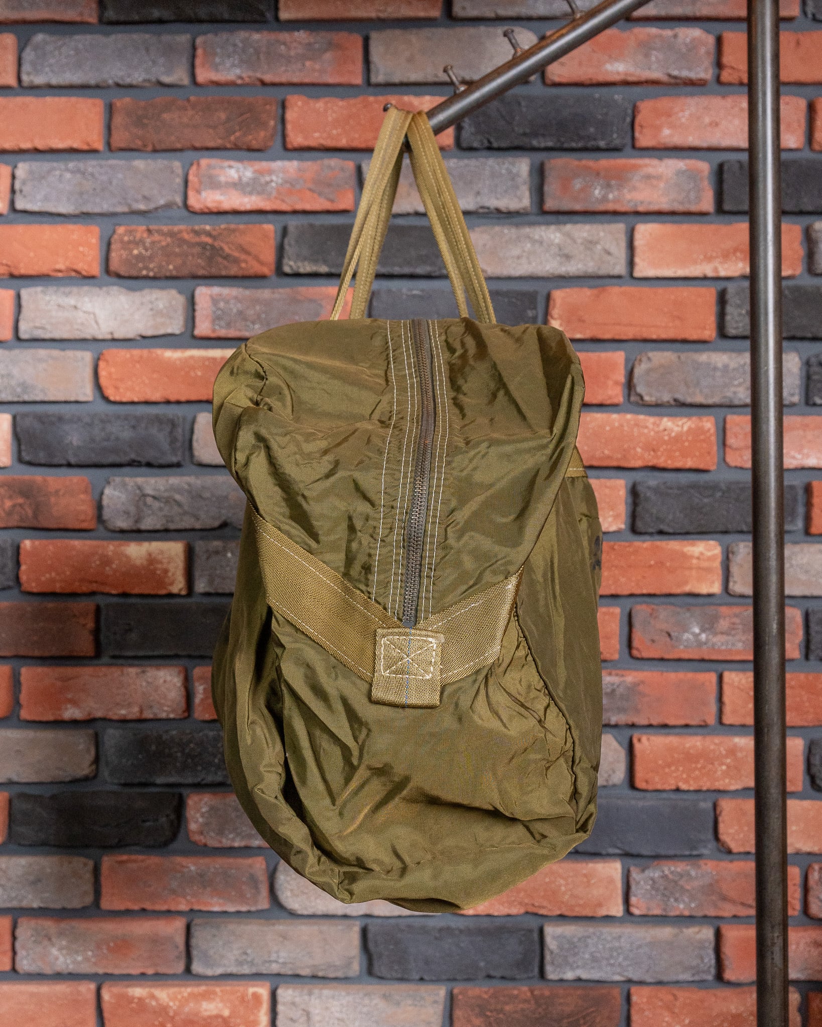 h*o様 【希少】【新品】仏軍 AERAZUR パラシュートバッグ 65L 金属 French Air Force 80-90s Paratrooper Bag 65L フランス空軍
