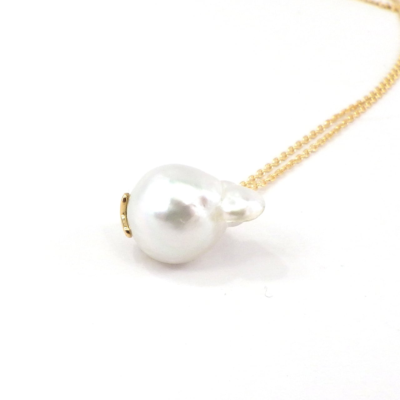 K18YG 南洋白蝶真珠ペンダントトップ《金魚》（KR80112） | KAWABE