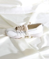 ソフトレザーストラップ付カジュアルシューズ