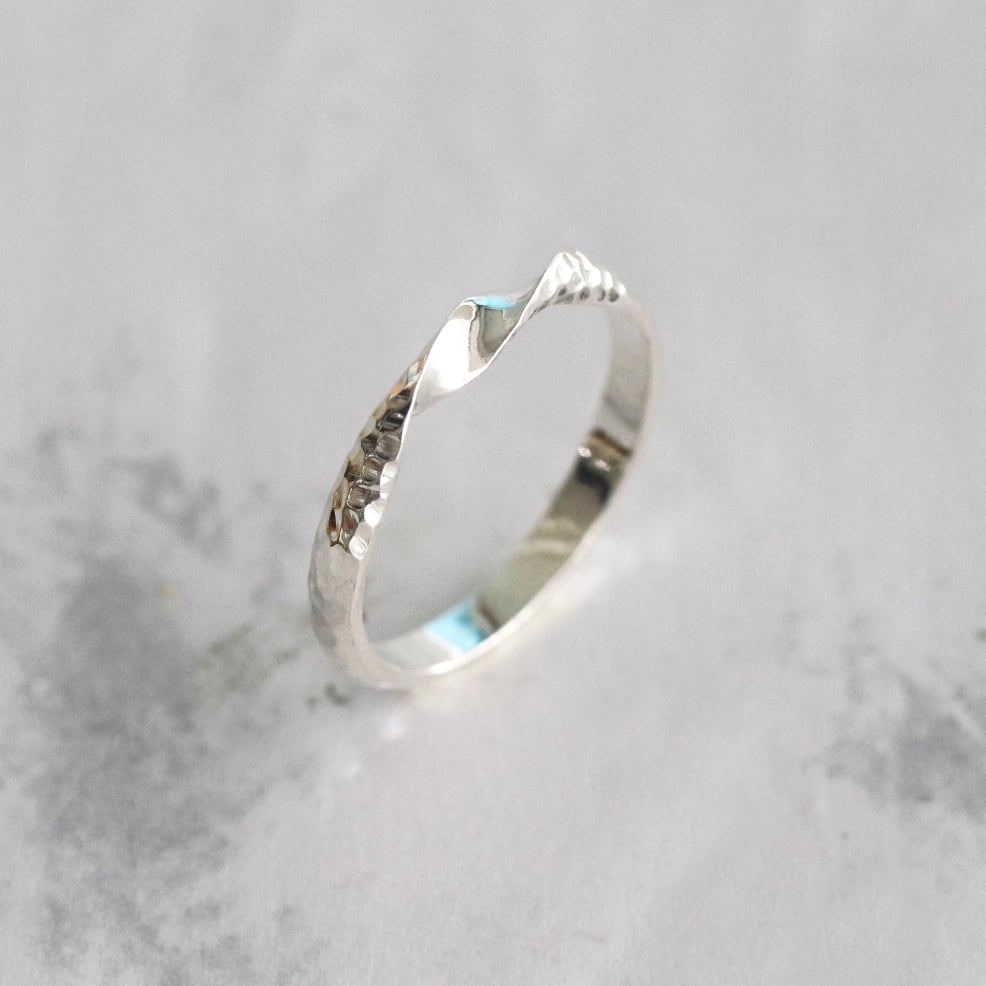 SVリング】甲丸ひねり_槌目 | Somm Jewelry【ソムジュエリー】 SVリング】甲丸ひねり_槌目 | Somm Jewelry【ソムジュエリー】
