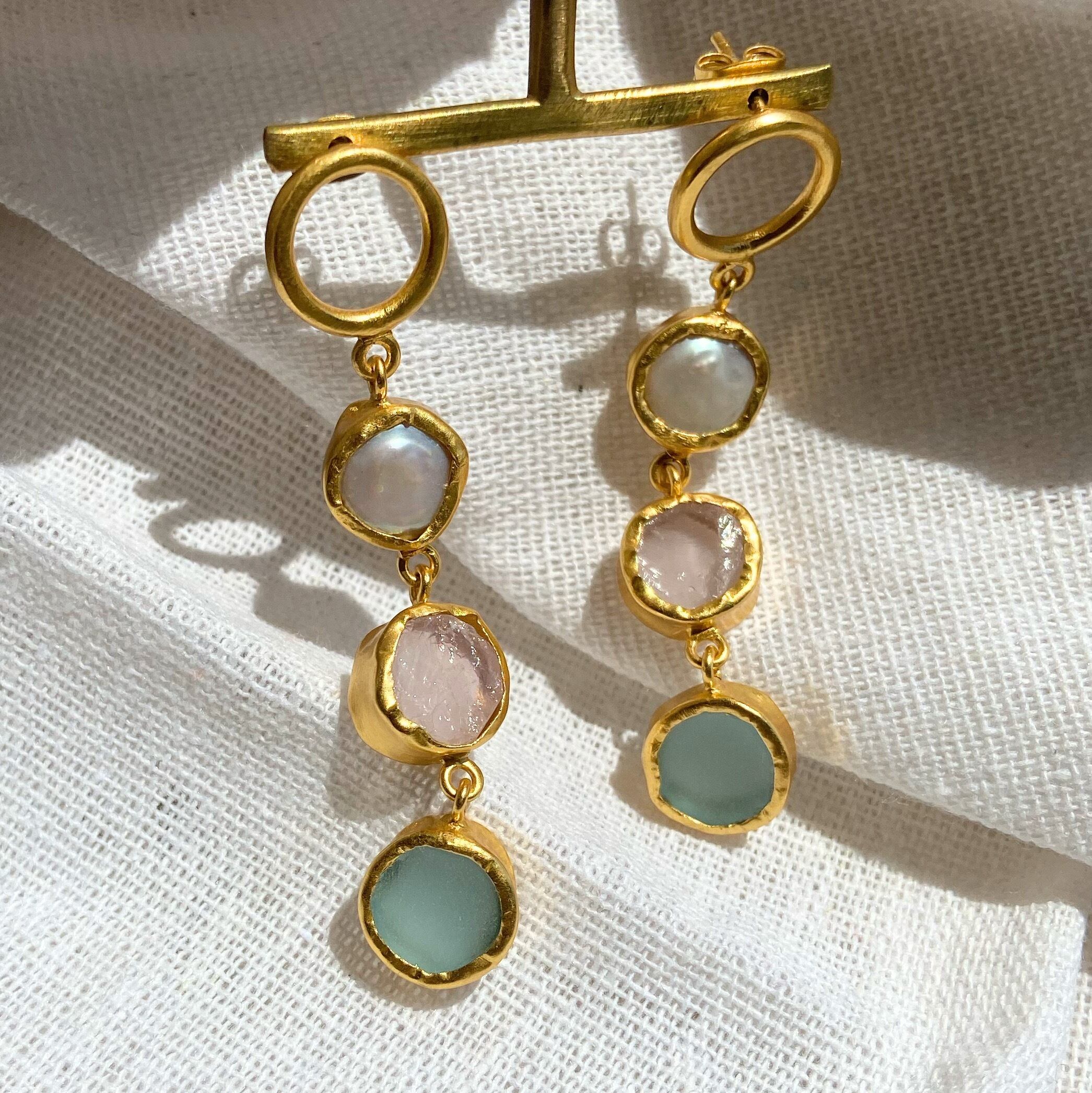 ZARIIN(ザリーン)ドロップピアス<バロックパール、ローズクオーツ、ブルートパーズ>