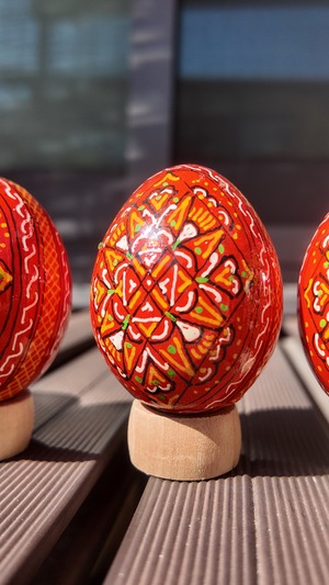 装飾用木製プィサンカ（イースターエッグ）with stand　コロミヤモデル