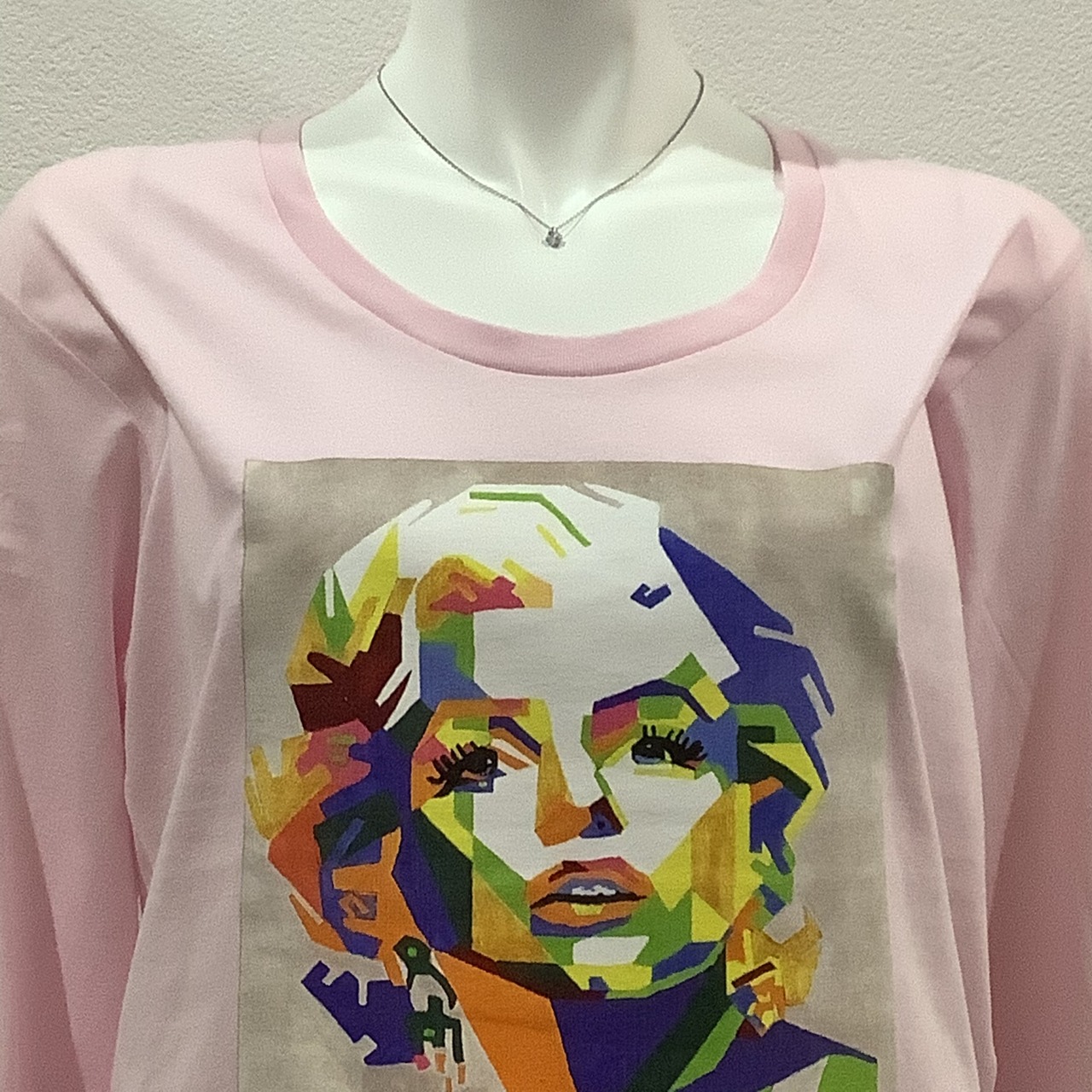 Vivid woman ( 鮮やかな女性 ) Uネック ロングTシャツ フロストピンク