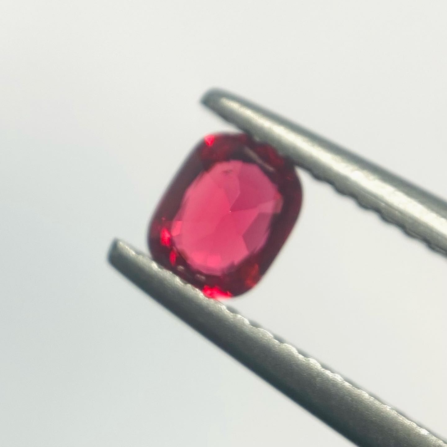 情熱の真っ赤な薔薇色 スピネル