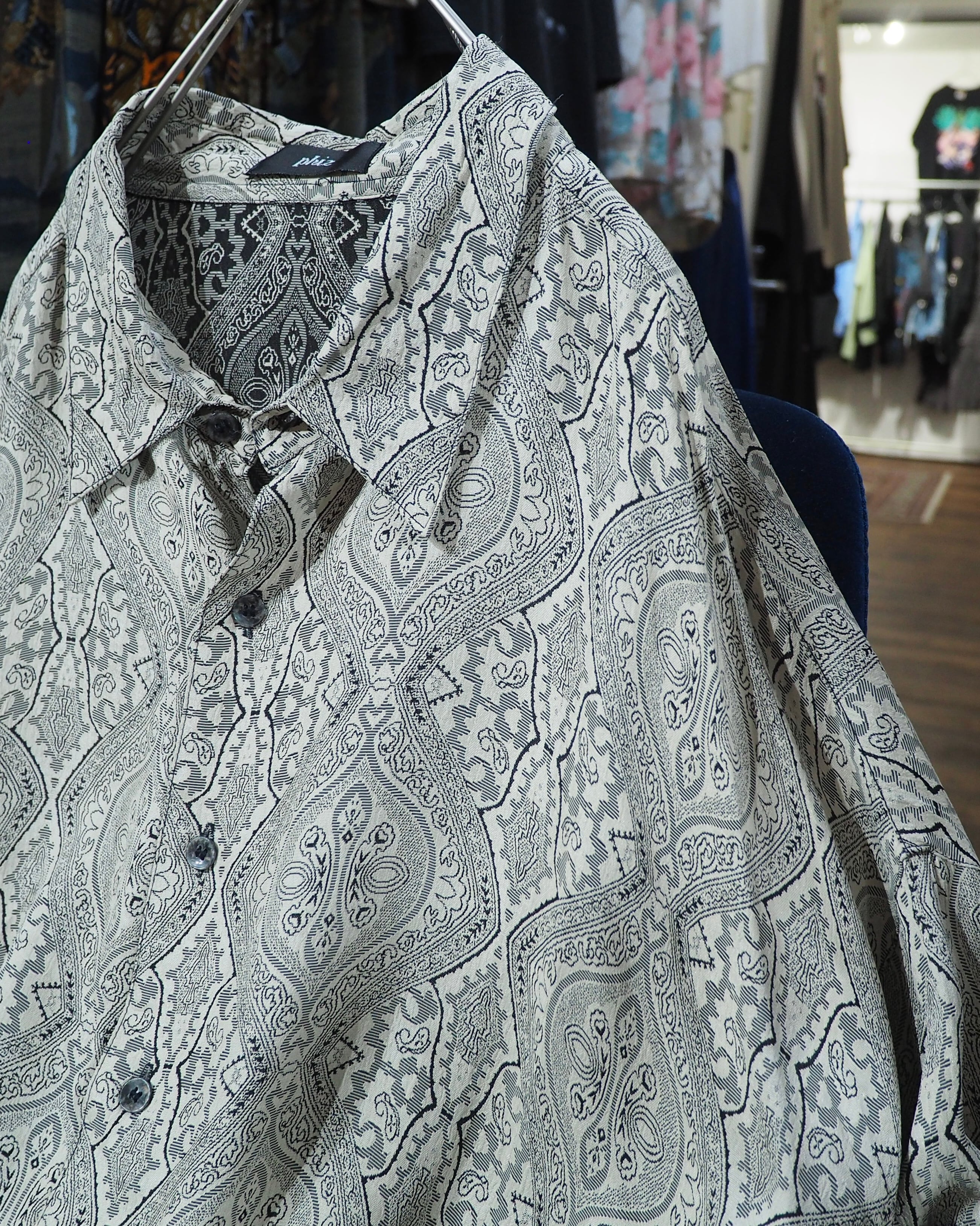1990s " GOOUCH - Phiz " Beautiful Arabesque pattern Embroidery vintage loose Shirt
