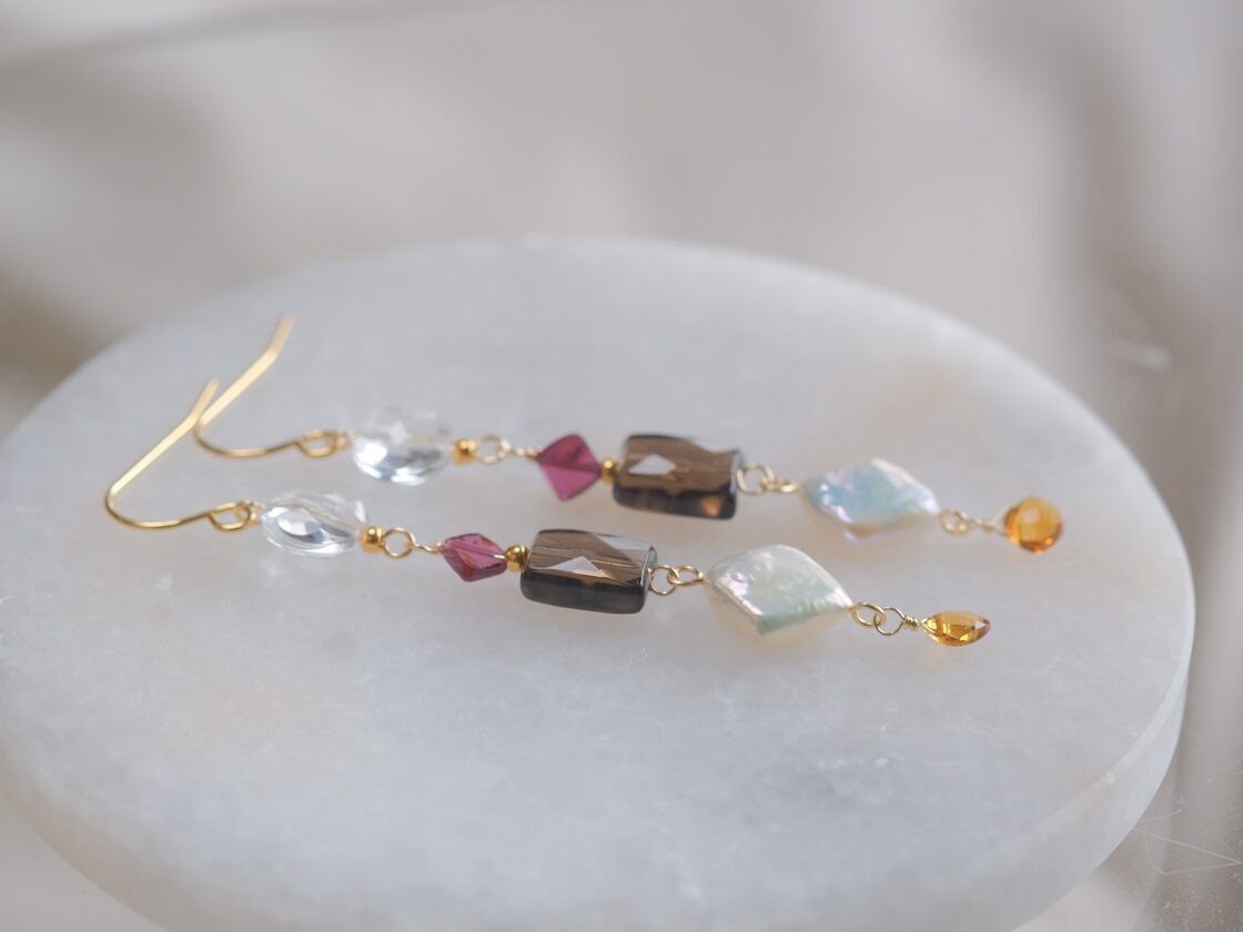 Sólarlagsferð earring：スモーキークォーツ×ガーネット×シトリン×淡水 