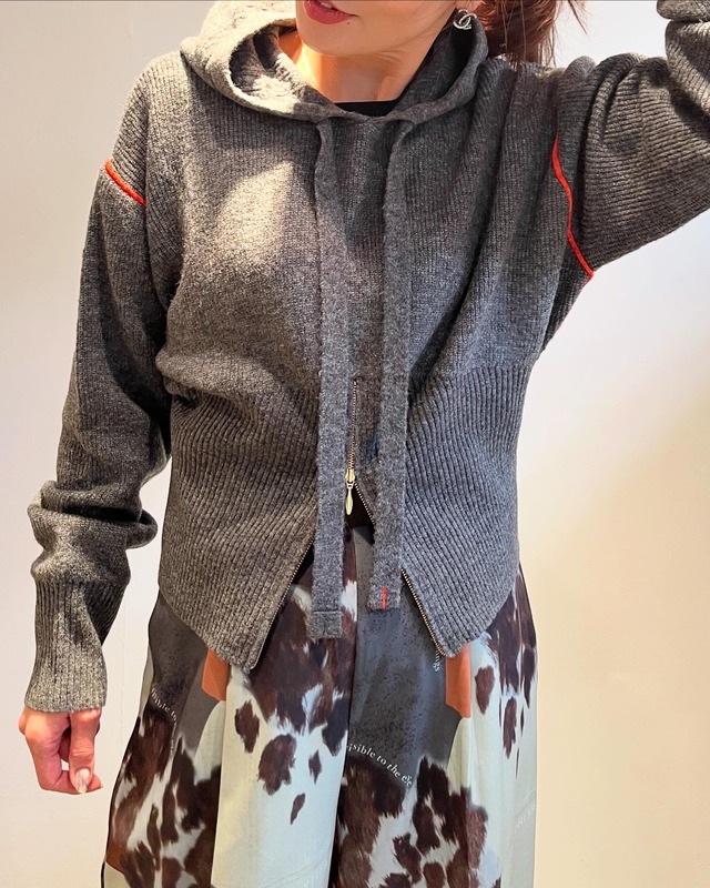 エイミーロウ  Eimee Law ZIPスリットフーディーニットTOPS