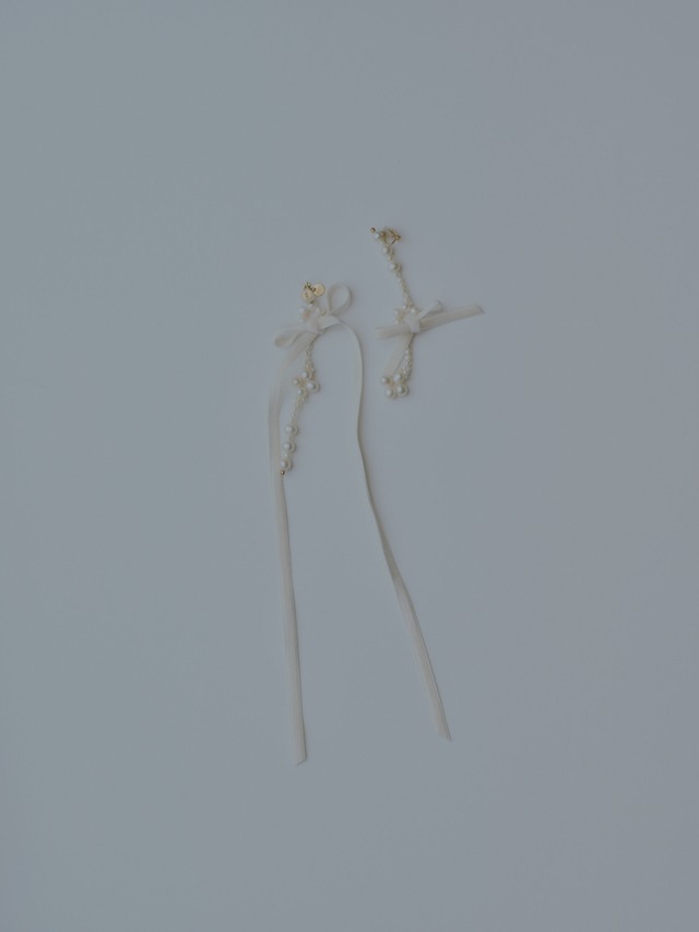 velvet ribbon pearl cord earring white