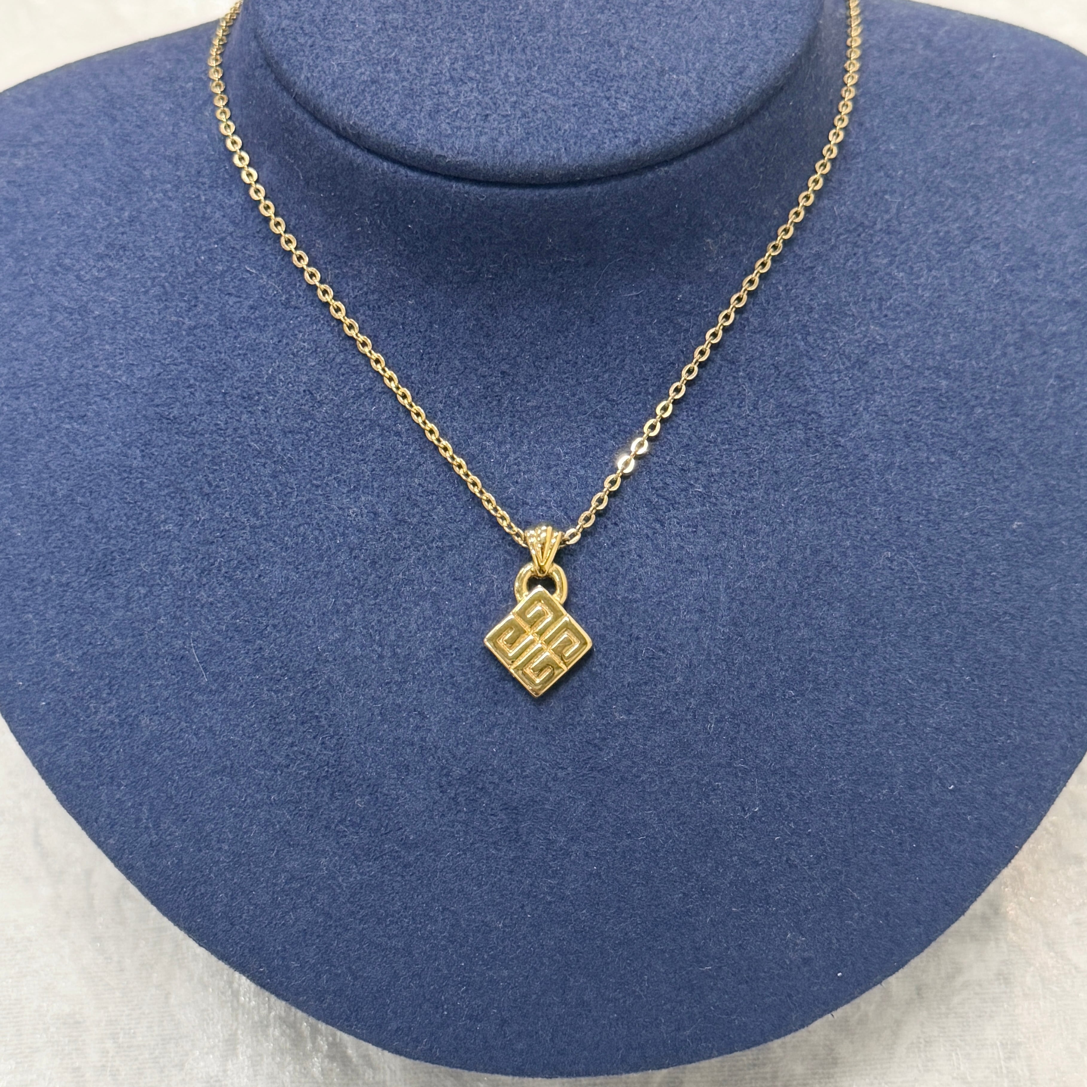 GIVENCHY 4G logo necklace | CHIMI VINTAGE