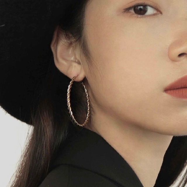 316L twist hoop pierce (P6-2)