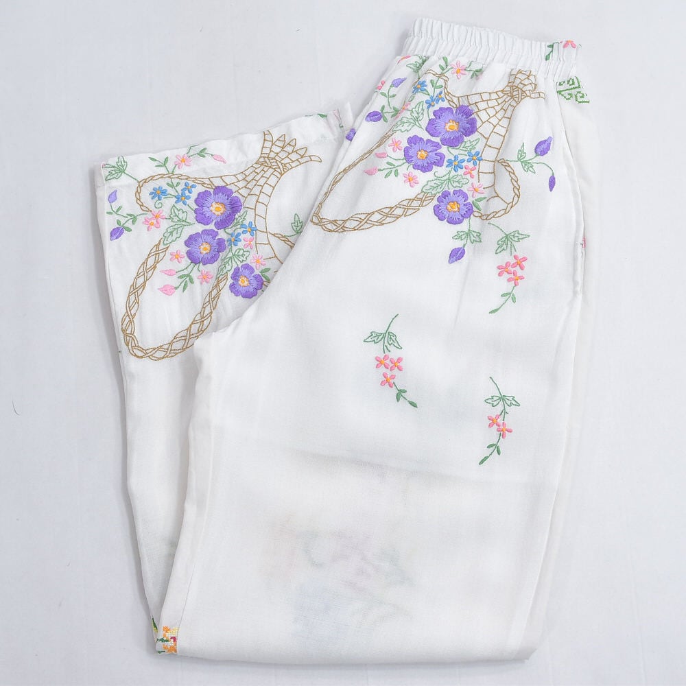 Remakeリメイク 再構築 パッチワーク&フラワー刺繍 デザイン ルーズシルエット コットン リネン イージーパンツ ホワイト 古着 裏地付き レディースW64~90cm