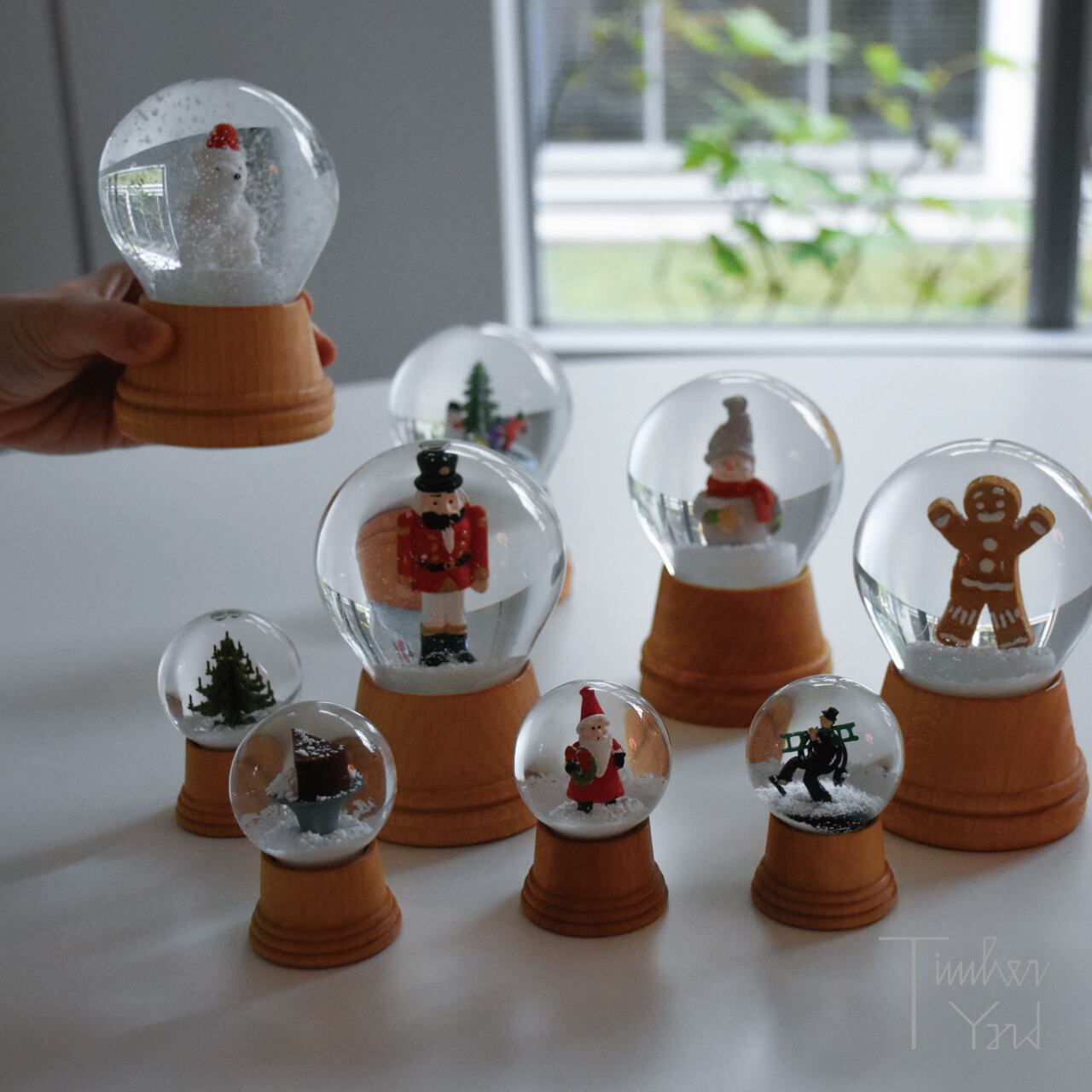 ONLINE限定】スノードーム / くるみ割り人形 / 木製台座 / Φ8cm