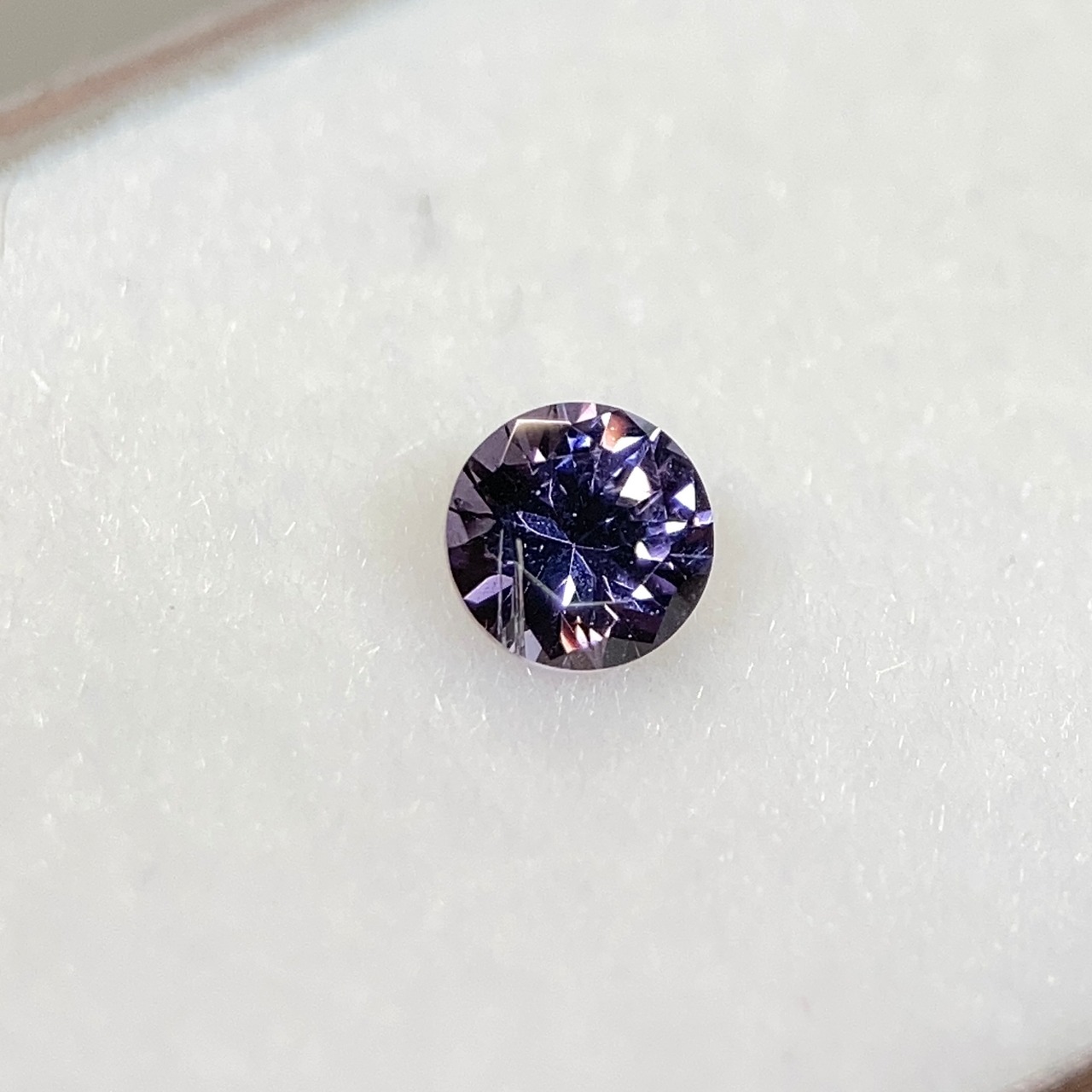 紫系 丸いスピネル 約3.4mm r-0085