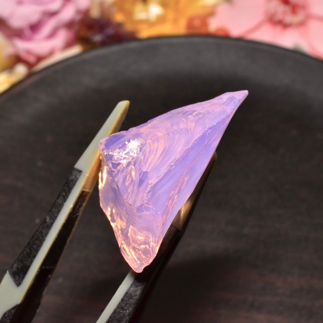 インドネシア産アンダラクリスタル原石 ミルキーピンクA