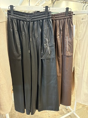 LUGIVA フェイクレザーパンツ　302524