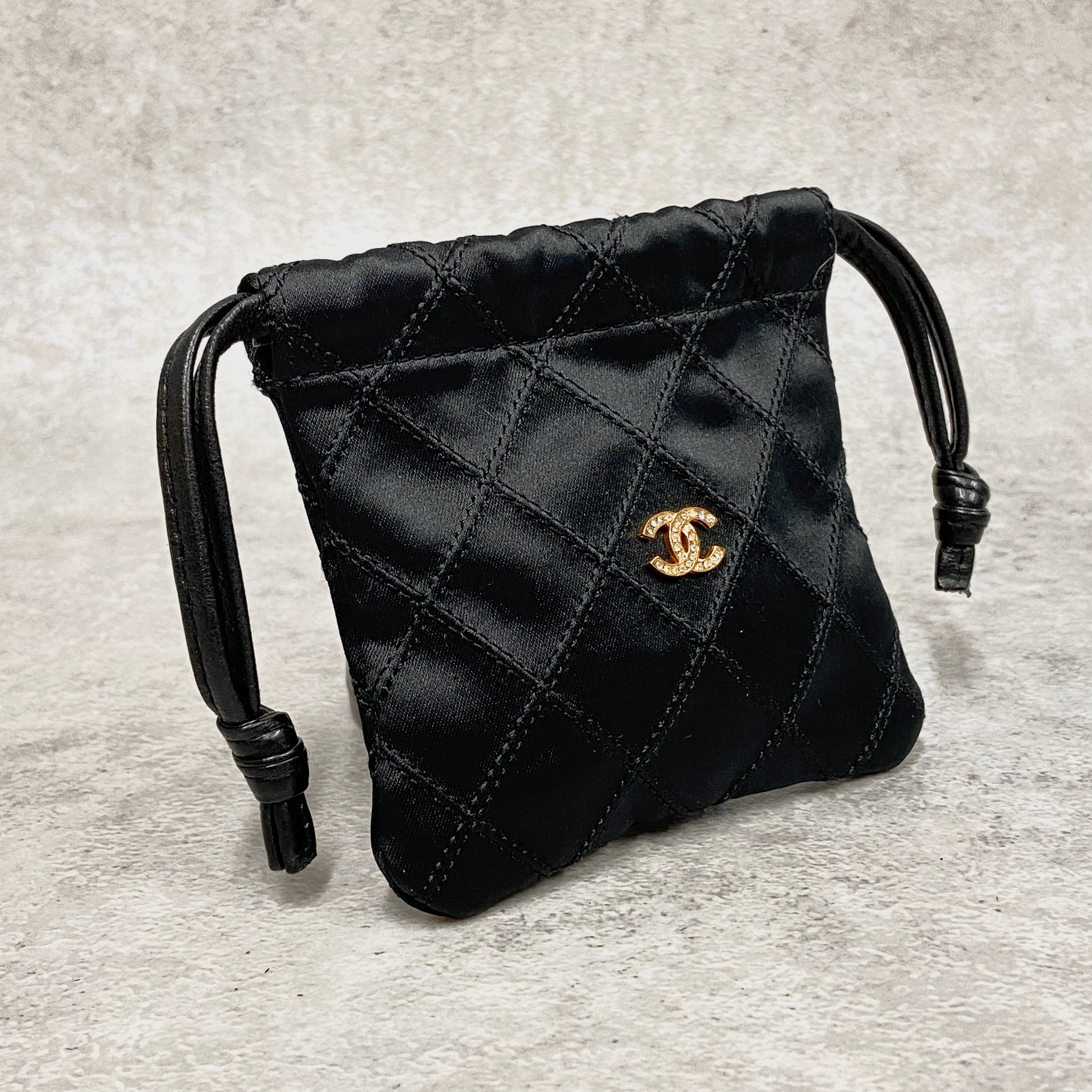 【美品】CHANEL巾着ポーチ ビコローレ ココ レザー